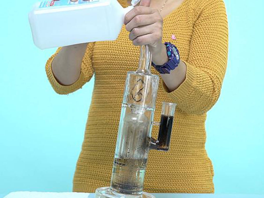 How to Clean A Glass Pipe